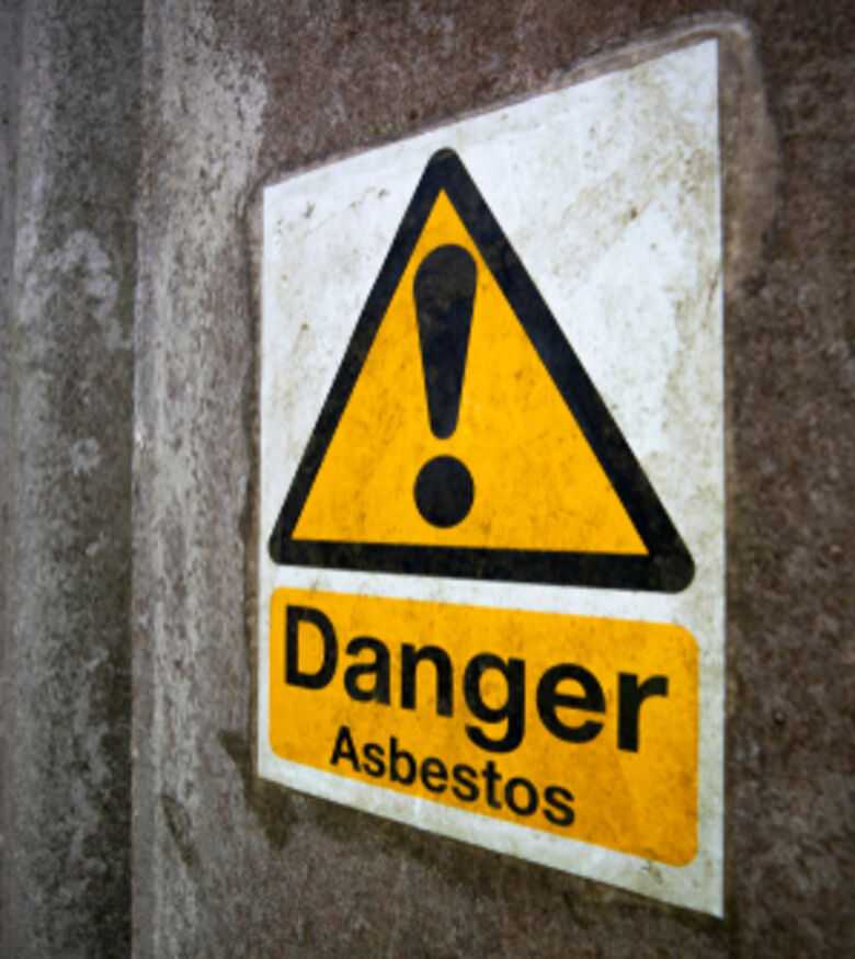 Warning sign indicating the presence of asbestos, highlighting the danger and health risks associated with exposure.